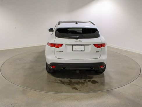 Used 2020 Jaguar F-PACE Prestige image 4