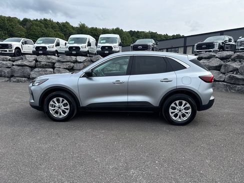 Used 2024 Ford Escape Active AWD/4WD image 2