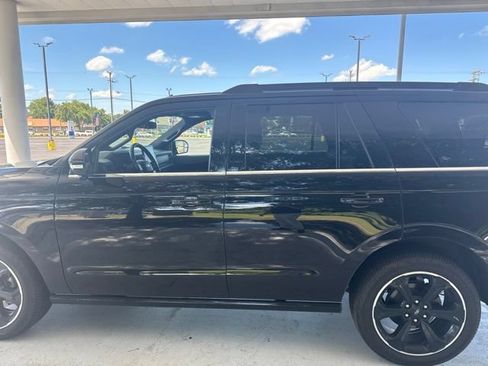 Used 2023 Ford Expedition Limited AWD/4WD image 7