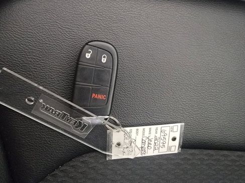 Used 2022 Jeep Compass Latitude image 31