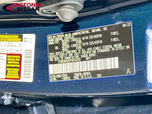 Used 2023 Toyota Highlander LE FWD image 38