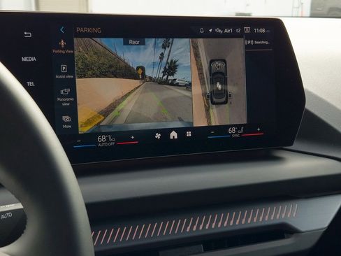 Used 2025 BMW 228i xDrive w/ Technology Package image 16