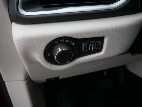 Certified 2023 Chrysler Voyager LX FWD image 23