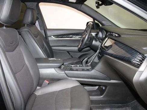 Used 2024 Cadillac XT6 Premium Luxury w/ LPO, Floor Liner Package FWD image 17