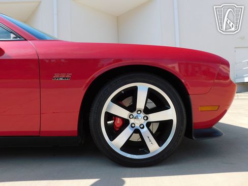 Used 2011 Dodge Challenger SRT8 image 33