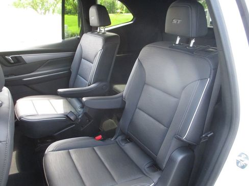 Used 2025 Buick Enclave Sport Touring FWD image 22