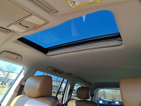 Used 2017 Nissan Armada Platinum image 17