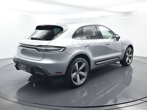 Certified 2025 Porsche Macan AWD/4WD image 15