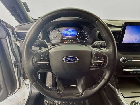 Used 2020 Ford Explorer XLT w/ Equipment Group 202A image 11