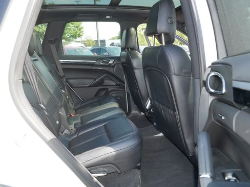 Used 2014 Porsche Cayenne Platinum Edition AWD/4WD image 18
