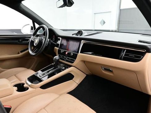 Certified 2023 Porsche Macan AWD/4WD image 19