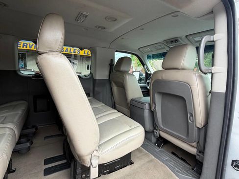 Used 2014 Nissan NV 3500 SL w/ Technology Package RWD image 15
