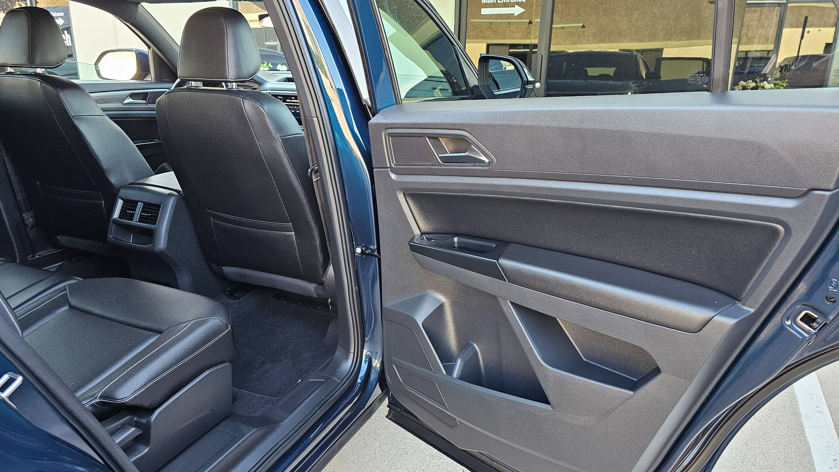 Used 2020 Volkswagen Atlas Cross Sport SE AWD/4WD image 25