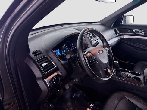 Used 2017 Ford Explorer XLT w/ Equipment Group 202A image 23