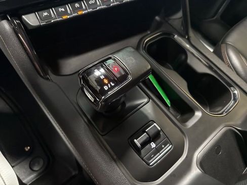 Used 2025 GMC Sierra 1500 AT4 w/ AT4 Premium Package AWD/4WD image 10