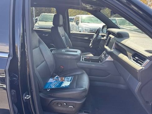 Used 2023 GMC Yukon Denali AWD/4WD image 7