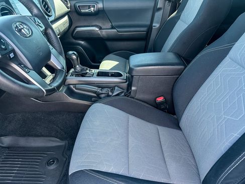 Used 2020 Toyota Tacoma TRD Off-Road w/ Technology Package image 13