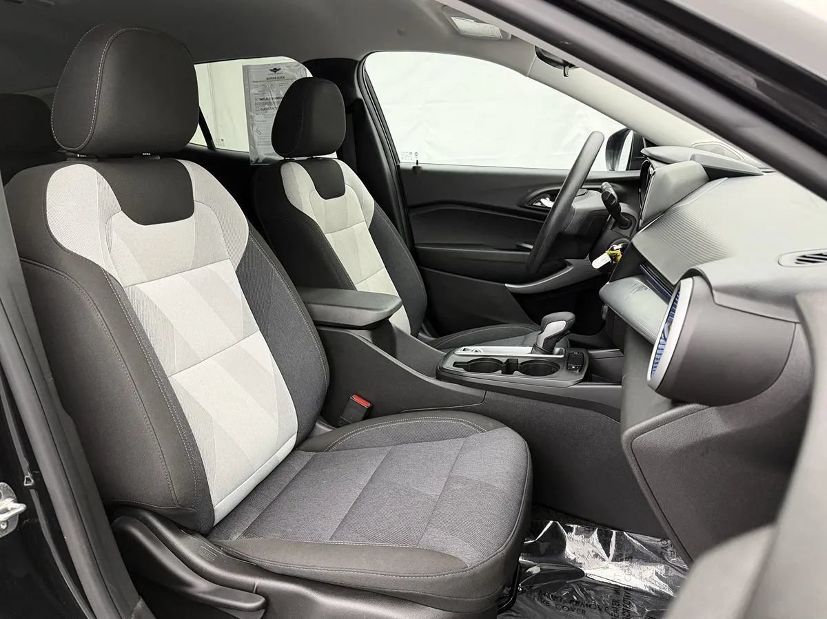 Used 2024 Chevrolet Trax LS FWD image 3