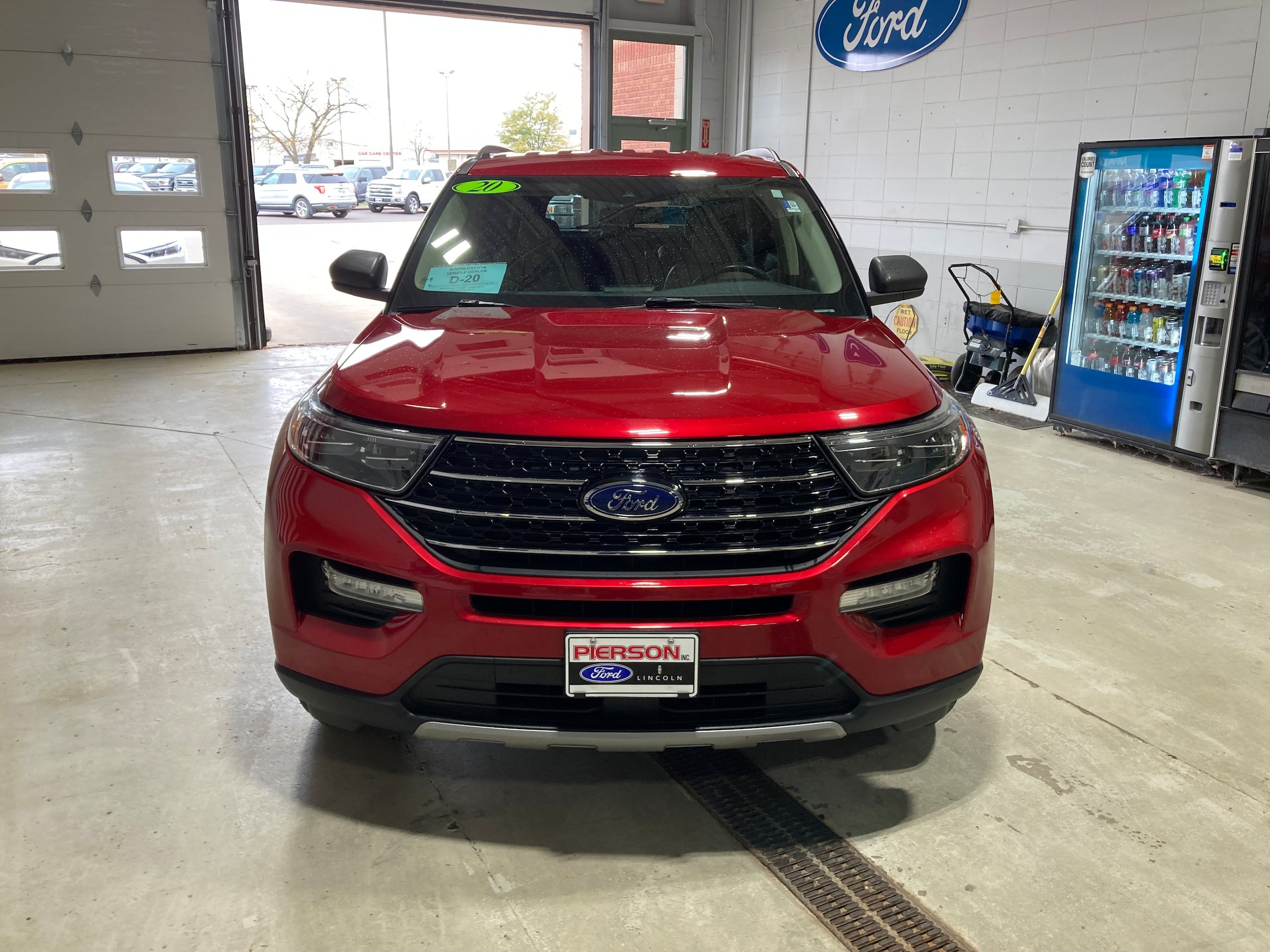 Used 2020 Ford Explorer XLT w/ Equipment Group 202A AWD/4WD image 2
