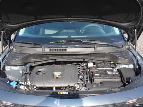 Used 2025 Kia Soul LX w/ LX Technology Package FWD image 8