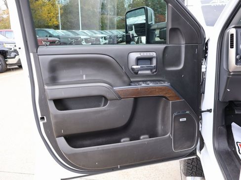 Used 2018 GMC Sierra 2500 Denali w/ Suspension Package, Off-Road image 11