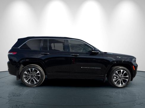 New 2023 Jeep Grand Cherokee Overland w/ Advanced Protech Group III AWD/4WD image 3