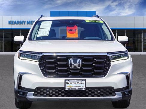 Used 2023 Honda Pilot Touring image 2