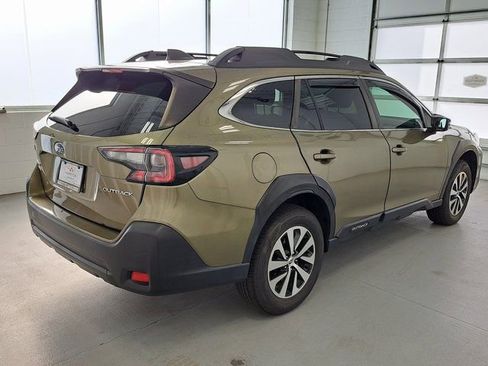 Used 2023 Subaru Outback Premium AWD/4WD image 5