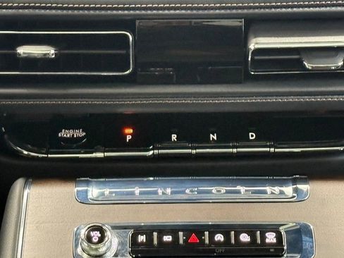 Used 2025 Lincoln Aviator Reserve w/ Equipment Group 201A image 12