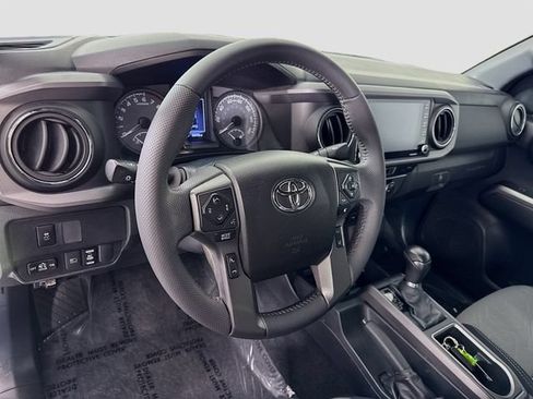 Certified 2021 Toyota Tacoma TRD Off-Road AWD/4WD image 10