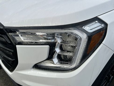 Used 2024 GMC Terrain SLE w/ Elevation Edition image 38