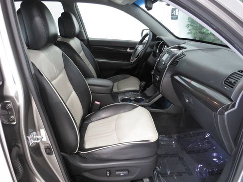 Used 2013 Kia Sorento SX AWD/4WD image 9
