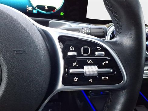 Used 2022 Mercedes-Benz GLB 250 GLB 250 image 23