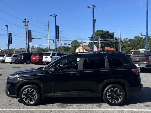 Used 2025 Subaru Forester Premium image 6