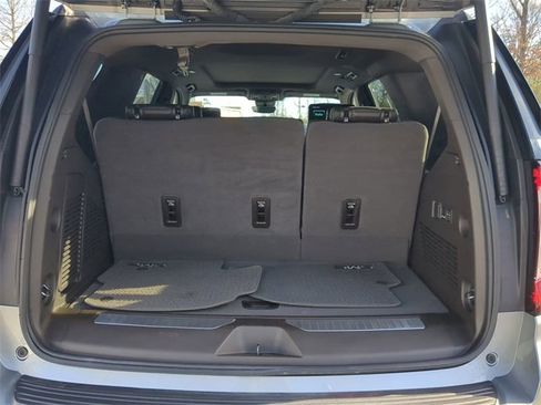 Used 2024 GMC Yukon Denali w/ Advanced Technology Package image 12