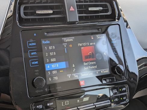 Used 2017 Toyota Prius Four FWD image 14