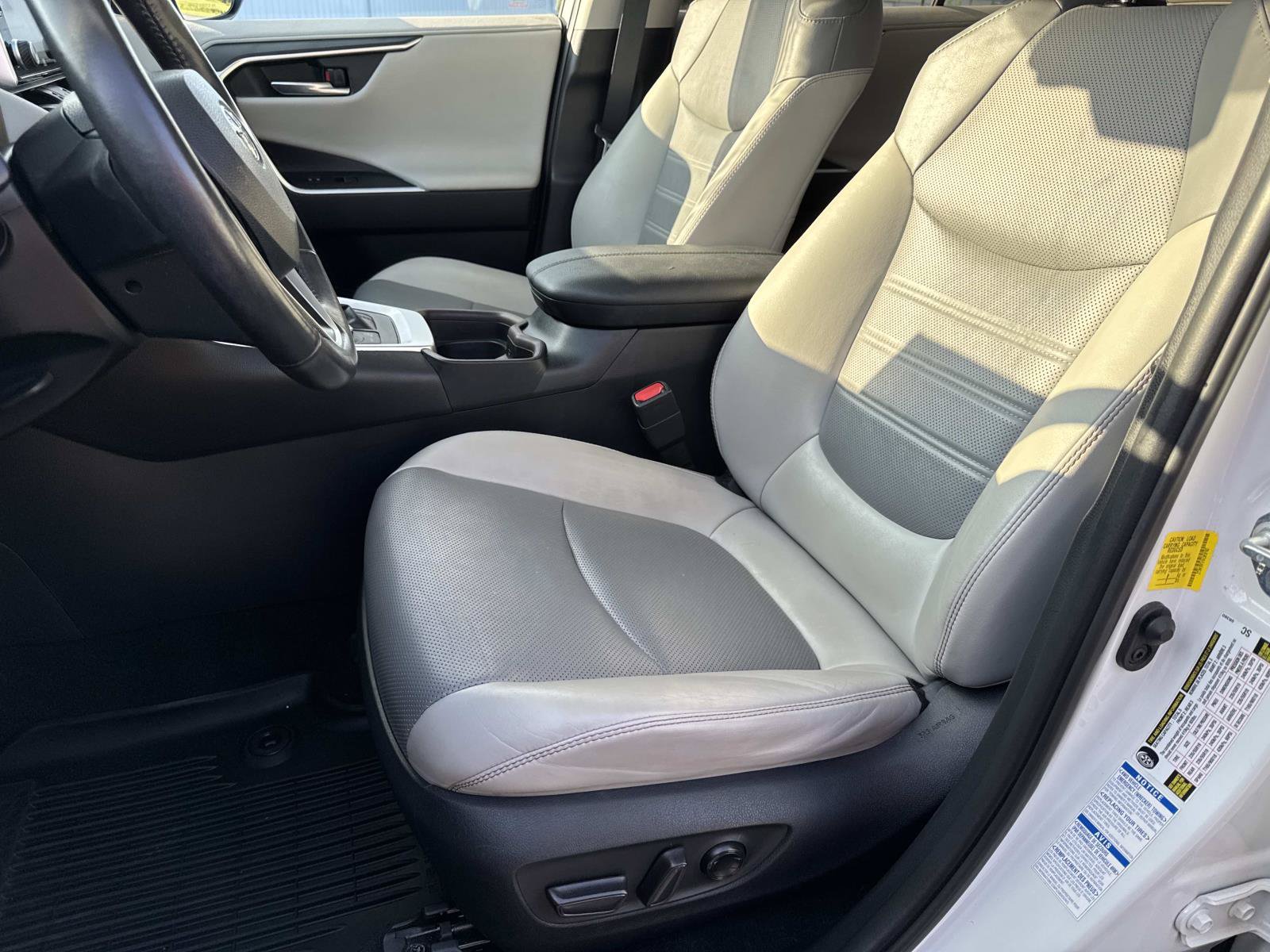 Used 2019 Toyota RAV4 Limited w/ Advanced Technology Package AWD/4WD image 30