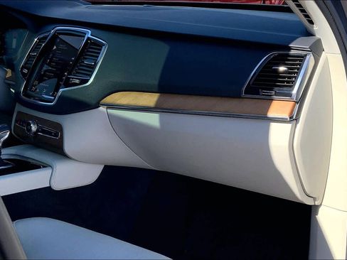 Used 2022 Volvo XC90 T6 Momentum w/ Advanced Package image 19