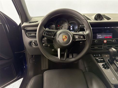 Certified 2026 Porsche Macan AWD/4WD image 18