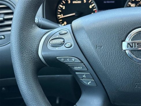 Used 2020 Nissan Pathfinder S image 9