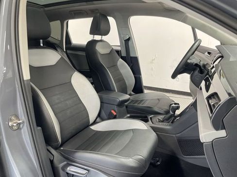 Used 2022 Volkswagen Taos SEL w/ Panoramic Sunroof Package FWD image 27