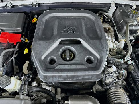 Used 2023 Jeep Wrangler Unlimited Sahara image 32