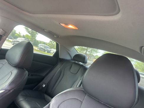 Used 2021 Hyundai Elantra Limited FWD image 14