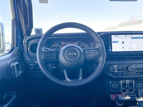 Used 2024 Jeep Wrangler Unlimited Rubicon image 25