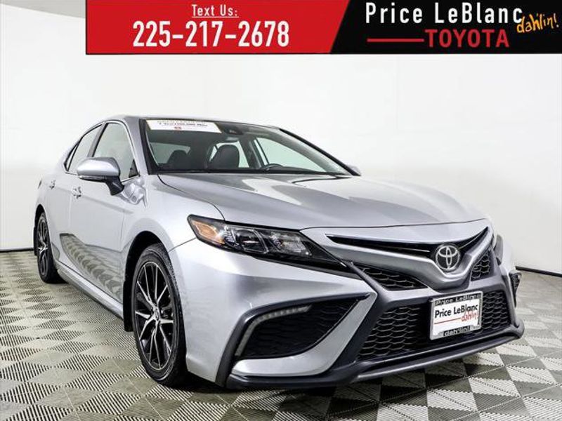 Certified 2023 Toyota Camry SE image 1