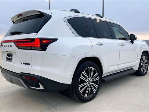 Used 2025 Lexus LX 600 4WD w/ Luxury Package image 4