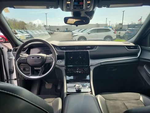 Used 2023 Jeep Grand Cherokee L Laredo image 21