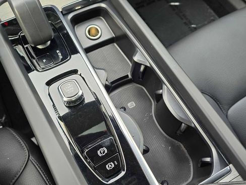 Used 2025 Volvo XC60 B5 Plus image 32