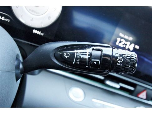 Certified 2025 Hyundai Elantra SEL image 18