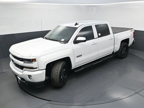 Used 2018 Chevrolet Silverado 1500 LT w/ Texas Edition image 29